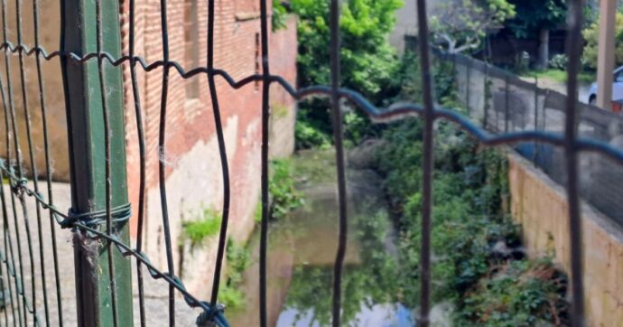 Delitto di Garlasco, il martello ritrovato nel canale, quello sparito da casa Poggi e i test per accertare se sia l’arma delitto