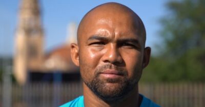 Copertina di Cornal Hendricks morto a 37 anni per un infarto. L’ex giocatore di rugby aveva una patologia cardiaca