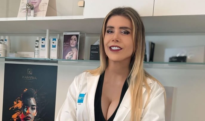 Genny Urtis posta una foto sui social dopo l’intervento al seno: “Cambia il mio corpo, ma non cambia la mia professionalità” Genny Urtis posta una foto sui social dopo l’intervento al seno: “Cambia il mio corpo, ma non cambia la mia professionalità”