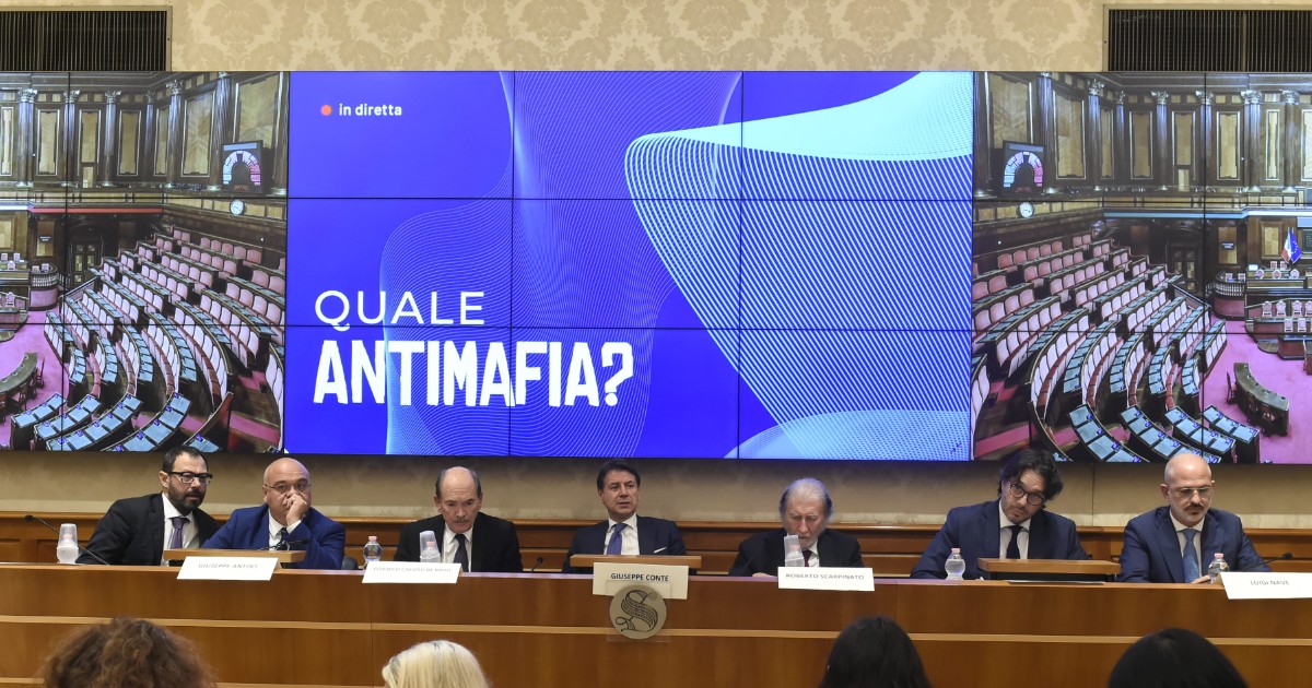 Stragi, dopo la relazione M5s su Mori la destra reagisce e accelera sulla legge per cacciare Scarpinato dall’Antimafia Stragi, dopo la relazione M5s su Mori la destra reagisce e accelera sulla legge per cacciare Scarpinato dall’Antimafia