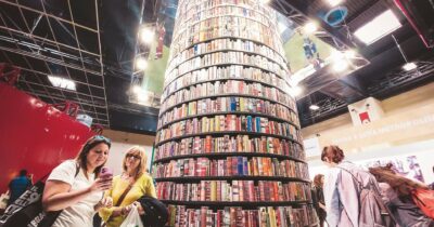 Copertina di Tra silenzie bandiere: Salone. Fuori, scontri coi Pro-Pal