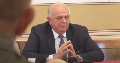 Copertina di Urbino, il Granducato dei parenti: le poltrone scricchiolano