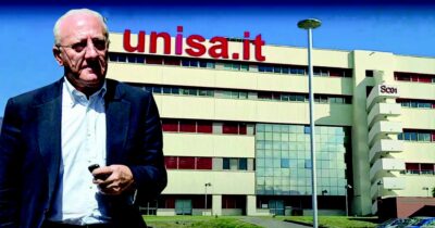 Copertina di L’aspirante rettrice si blinda con i figli di De Luca e Cirielli