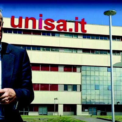 Copertina di L’aspirante rettrice si blinda con i figli di De Luca e Cirielli