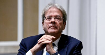 Copertina di Il dem Gentiloni: dall’europoltrona a lobbista 70enne in tempi record