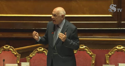 Copertina di Per Nordio “le vittime con il braccialetto elettronico devono autodifendersi, si rifugino in chiesa o in farmacia”