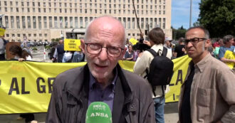 Copertina di Un drappo rosso sotto una culla: la protesta alla Farnesina contro i bimbi morti a Gaza. Noury (Amnesty): “Stop armi a Israele”