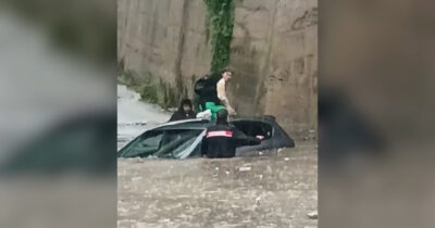 Copertina di Paura nel Palermitano, donna rimane bloccata con l’auto nel sottopasso allagato: salvata dai carabinieri – Video
