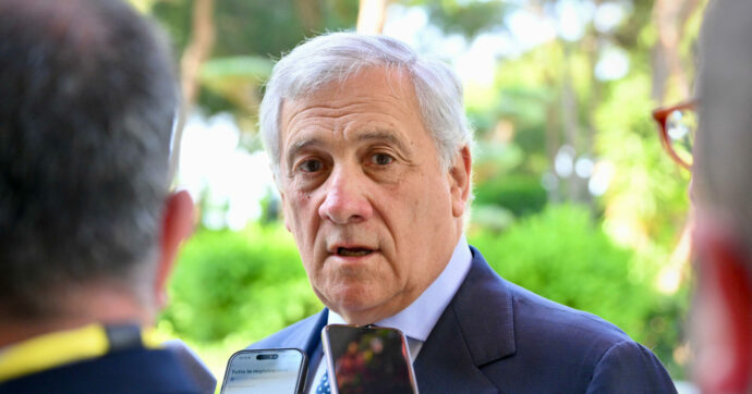 Gaza e Kiev? No, le priorità di Tajani sono i disturbi intestinali: i diplomatici della Farnesina convocati al convegno