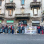 Copertina di A Milano rinviato lo sfratto della famiglia dopo la mobilitazione del quartiere: “Decisiva la solidarietà”