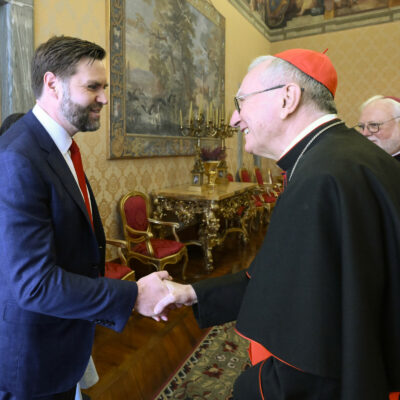 Copertina di Parolin: "Vaticano al lavoro per incontro tra il papa e il vicepresidente Usa Vance"