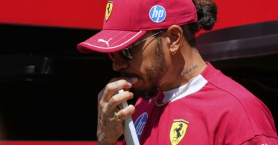 Copertina di Hamilton: “Sapevo che in Ferrari sarebbe stato difficile. Quando sono seduto con gli ingegneri, mi chiedo come faremo a vincere”