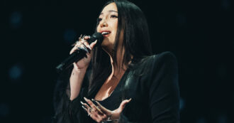 Copertina di Eurovision 2025, buttati fuori i manifestanti pro Palestina con “bandiere e fischietti di grandi dimensioni” mentre cantava l’israeliana Yuval Raphael