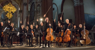 Copertina di Ezio Bosso, musica per la pace: il concerto con Emergency a cinque anni dalla scomparsa del Maestro