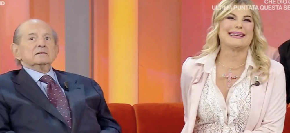 ti suona il sedere giancarlo magalli interrompe patrizia pellegrino che racconta di alberto di monaco la gag su raiuno