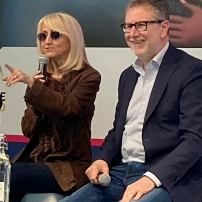 Salone del Libro, “Fabio non fa mai la pipì in sei ore di Che tempo che fa”: Fazio, Venier, Littizzetto e la tv fatta con leggerezza