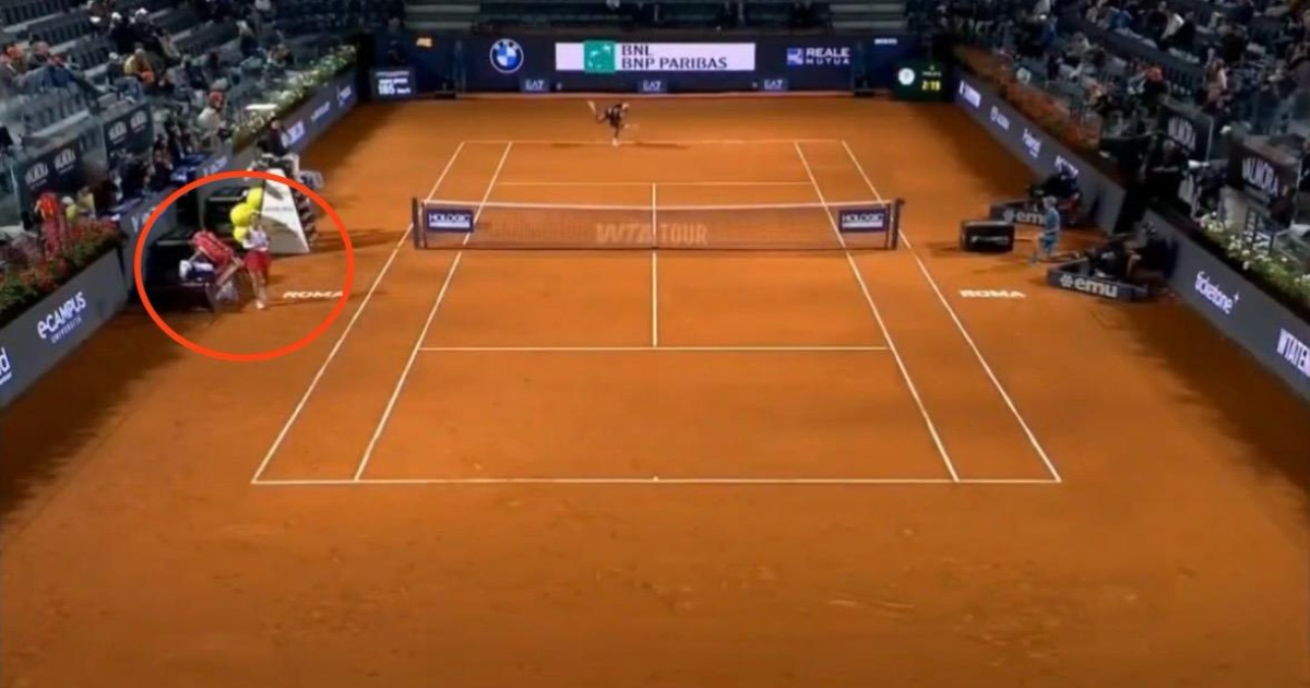 La gaffe di Gauff: batte, ma Zheng non c’è. Imbarazzo e risate agli Internazionali