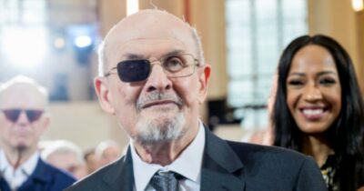 Copertina di Accoltellò Salman Rushdie: Hadi Matar è stato condannato a 25 anni di carcere
