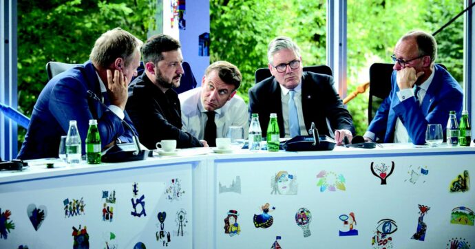 Gli eurobellicisti riuniti in Albania, Meloni si esclude ancora. E si scontra con Macron