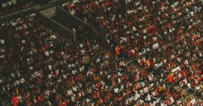 Copertina di Italiani aggrediti nello stadio di Zagabria durante un addio al celibato