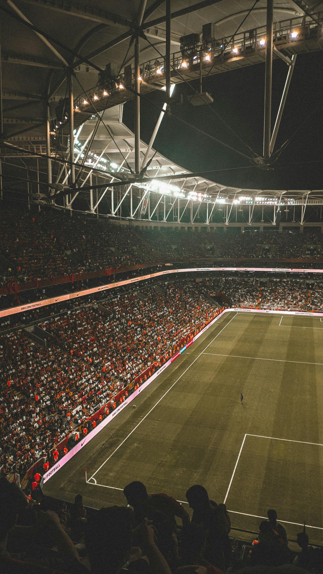 Italiani aggrediti nello stadio di Zagabria durante un addio al celibato