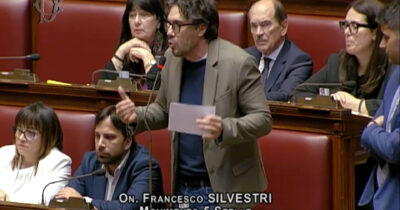 Copertina di Spese militari, Silvestri (M5s): “Raggiunto il 2% del Pil? Harry Crosetto Potter spieghi dove ha trovato 10 miliardi in una notte”