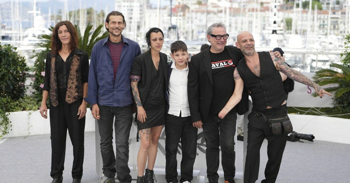 Festival di Cannes, sarà un’ottima annata? La visione scioccante di Sirāt e il mosaico di Sound of falling