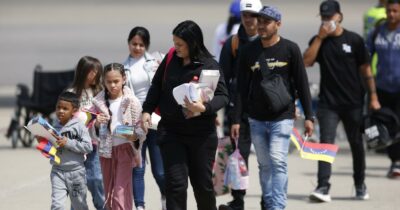 Copertina di Usa, sconfitta giudiziaria per Trump: la Corte suprema blocca l’uso della legge di guerra per deportare i migranti