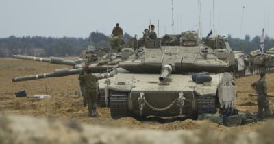 Copertina di I tank israeliani avanzano nella Striscia. “Piano Usa per trasferire un milione di palestinesi in Libia”