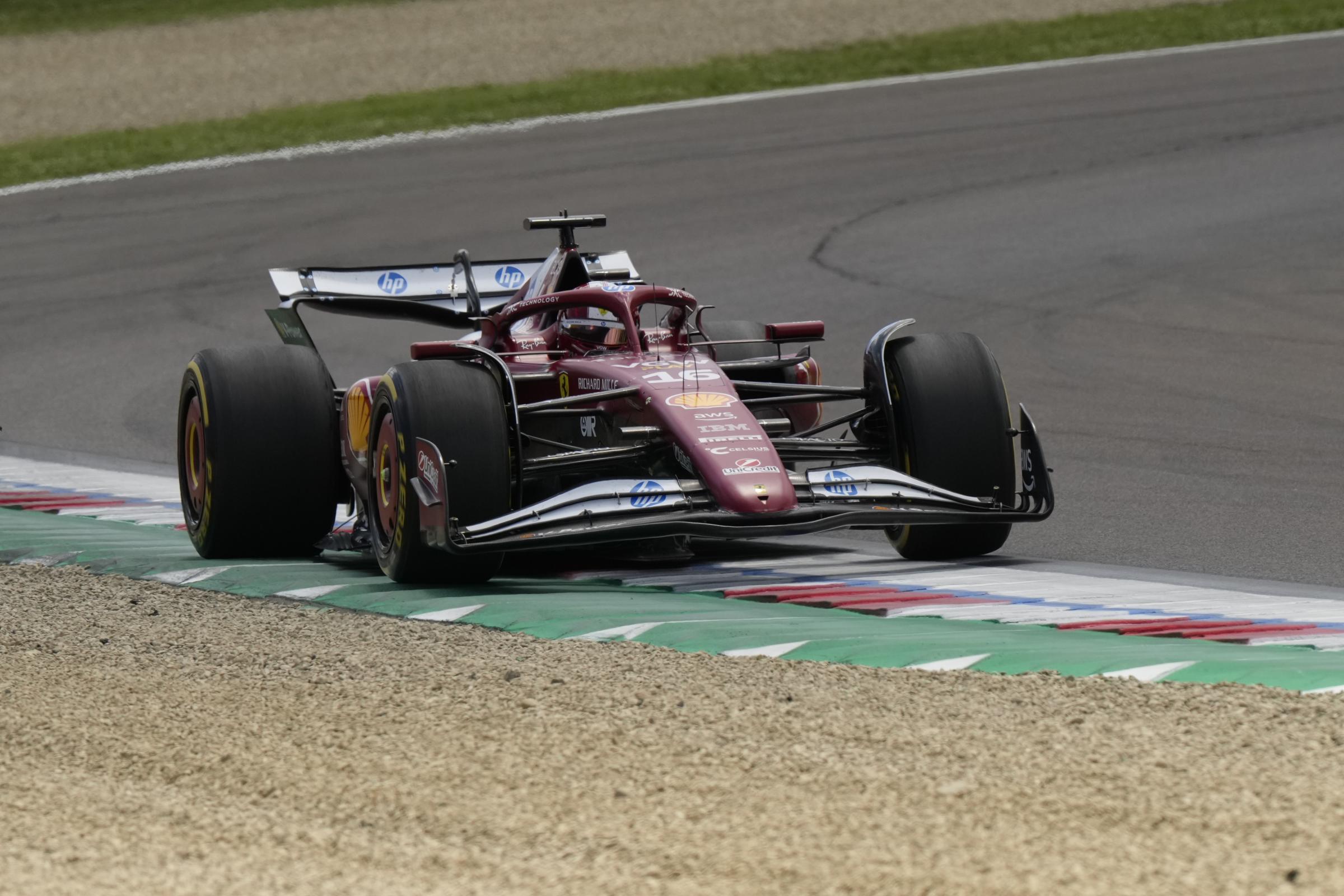 F1, qualifiche Gp Imola: disastro Ferrari. Sia Hamilton che Leclerc fuori già in Q2 F1, qualifiche Gp Imola: disastro Ferrari. Sia Hamilton che Leclerc fuori già in Q2
