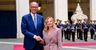 Ucraina, Meloni: “Senza invio truppe sì a vertice coi leader Ue”. Poi ribatte a Macron: “Abbandonare i personalismi”