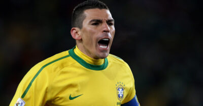 Copertina di Paura per Lucio, ricoverato in terapia intensiva a Brasilia: “Ustioni dopo un incidente domestico”