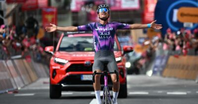 Copertina di Clamoroso al Giro d’Italia: Plapp vince l’ottava tappa, Diego Ulissi conquista la maglia rosa | La nuova classifica