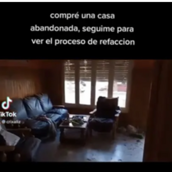 “Ho trovato una porta inquietante mentre stavo ristrutturando casa, e ho scoperto il segreto che nascondeva”: il racconto di Crix Aliz virale su TikTok