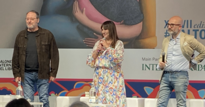 Copertina di “Non esiste lo scrittore che si chiude nello studio con i pugnetti sulle tempie e partorisce l’opera. Conoscete la sindrome di Conan Doyle?”: Donato Carrisi dialoga con Jean Reno