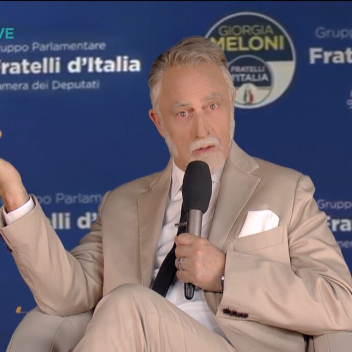 “Nanni Moretti di destra e Garrone cresciuto a Casapound”, Crozza-Giuli è uno spasso. E vuole cambiare la cultura italiana
