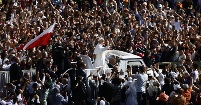 Il Papa alla messa di insediamento: “A Gaza le persone muoiono di fame, Kiev attende i negoziati”. Poi vede Zelensky