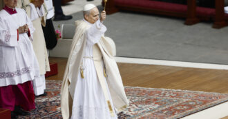Insediamento di papa Leone XIV, l’omelia – “Troppo odio, pregiudizi, paura del diverso: è tempo di unità e fraternità. Costruire un mondo nuovo in cui regni la pace”