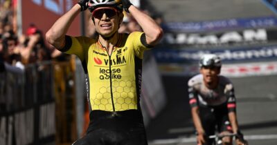 Copertina di Gli sterrati stravolgono il Giro d’Italia: a Siena vince Van Aert, Del Toro in maglia rosa. Male Roglic | La classifica