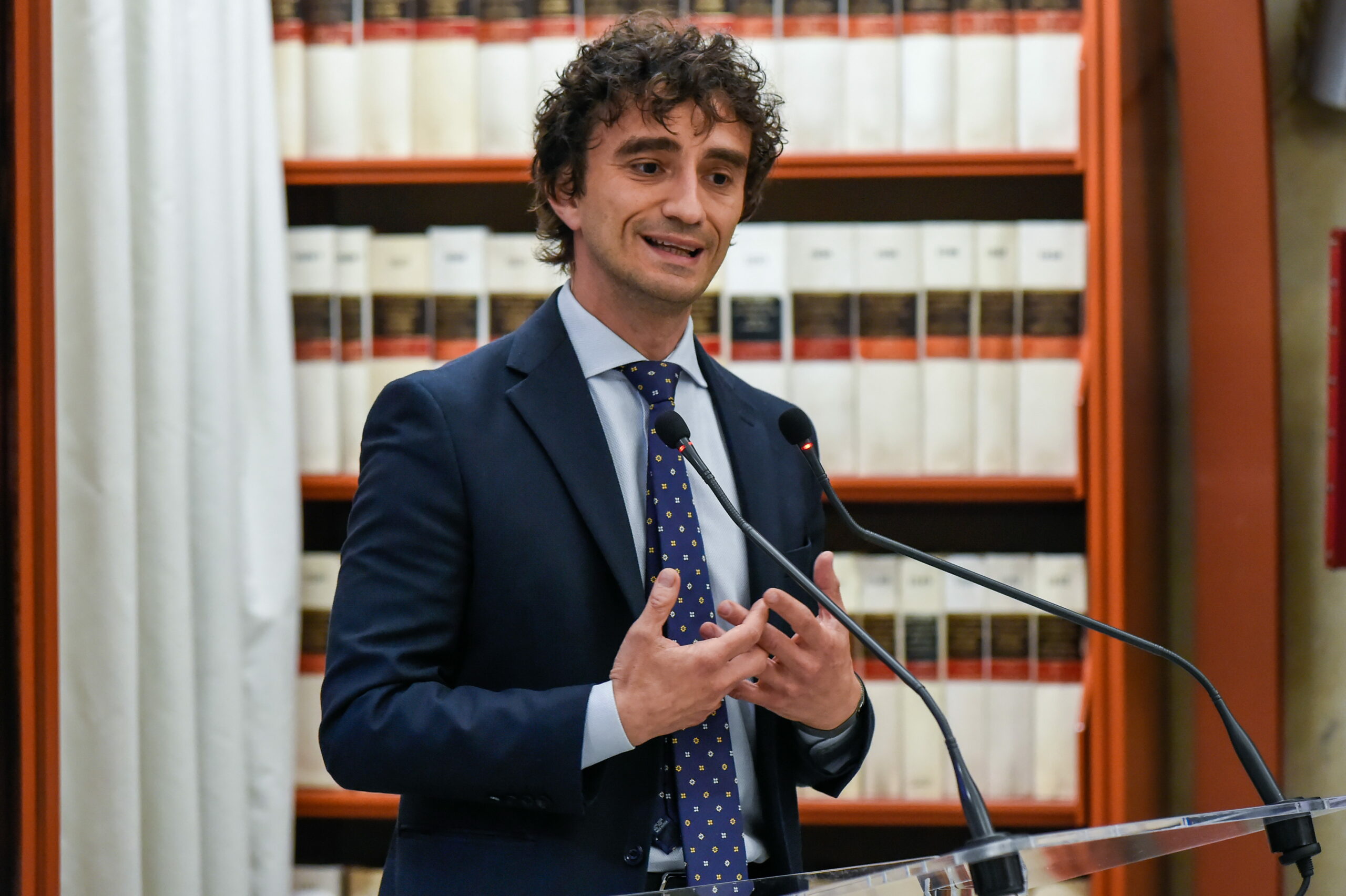 Terzo mandato, Bignami (FdI) sfida la Lega: “Impugneremo la legge trentina, il divieto vale per tutti”. Domani il Cdm Terzo mandato, Bignami (FdI) sfida la Lega: “Impugneremo la legge trentina, il divieto vale per tutti”. Domani il Cdm