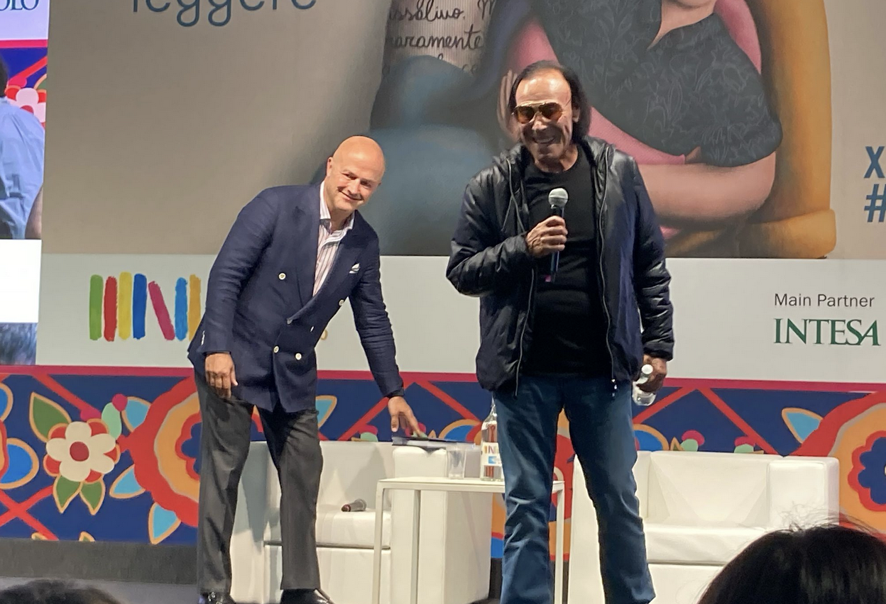 non ci vedo più un caz vado a sbattere contro le cose ma ho poteri extrasensoriali poi somatizzo durante la malattia di papa francesco sono stato 60 giorni come lui antonello venditti show