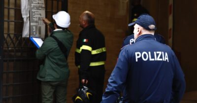 Copertina di Napoli, ascensore precipita dal terzo al primo piano: quattro persone ferite