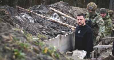 Copertina di Kiev, il comandante eroe adesso si ribella: “Mandati al macello”