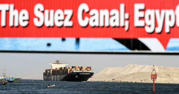 Suez. “Tasse zero per le navi Usa”: il buco nell’acqua del signor Trump