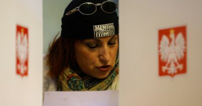 Copertina di Elezioni Polonia, exit poll: testa a testa tra Trzaskowski e Nawrocki al primo turno