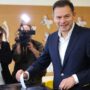 Copertina di Portogallo, exit poll: in vantaggio il premier Montenegro. Boom della destra di Chega, cresce l’astensionismo