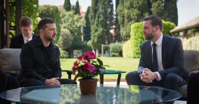 Copertina di Zelensky-Vance, mezz’ora di vertice a Roma nel giorno dell’insediamento di Papa Leone XIV