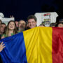 Copertina di In Romania vince il candidato pro-Ue Dan, Simion ammette la sconfitta alle elezioni. Nazionalisti vanno oltre il 45%