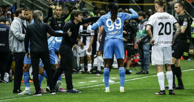 Copertina di “Non vedevi l’ora pezzo di mer*a, dopo ti vengo a prendere”: le minacce di Conte al vice di Chivu in Parma-Napoli