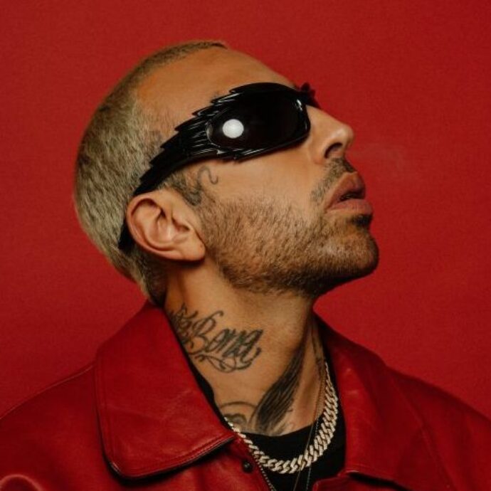 “La mia ex moglie mi ha detto ‘sei la casa che resiste al fuoco di Los Angeles’. Cerco di provocare le persone per aprire la mente, non sono un pagliaccio”: parla Luchè